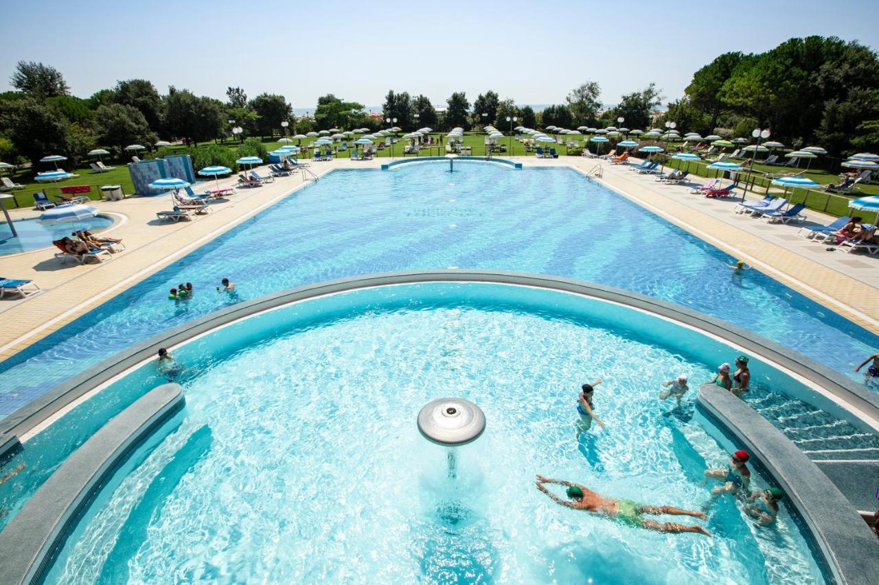 Savoy Beach Hotel & Thermal Spa Bibione Ngoại thất bức ảnh The swimming pool at the spa