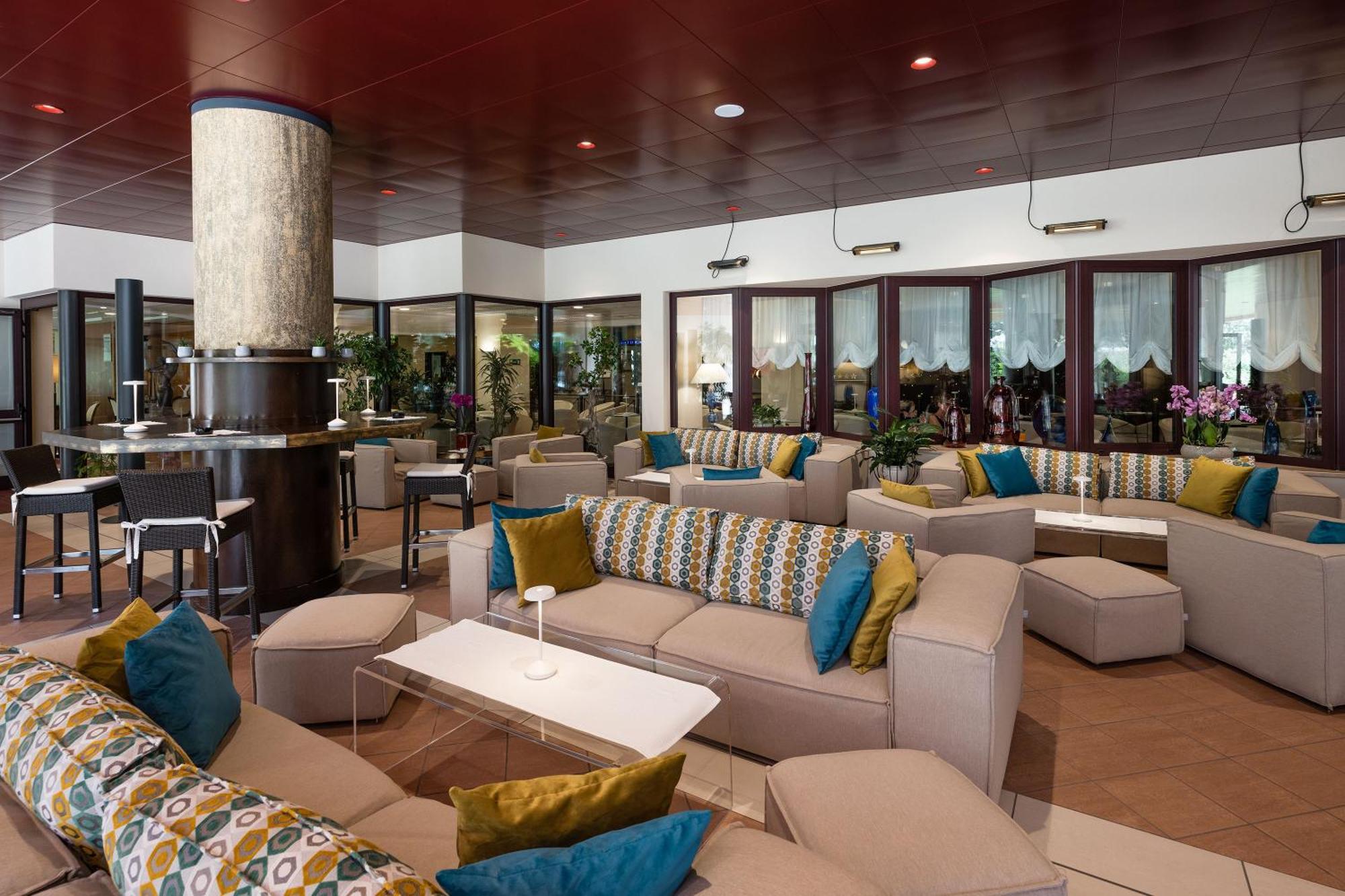 Savoy Beach Hotel & Thermal Spa Bibione Ngoại thất bức ảnh The lounge at the airport