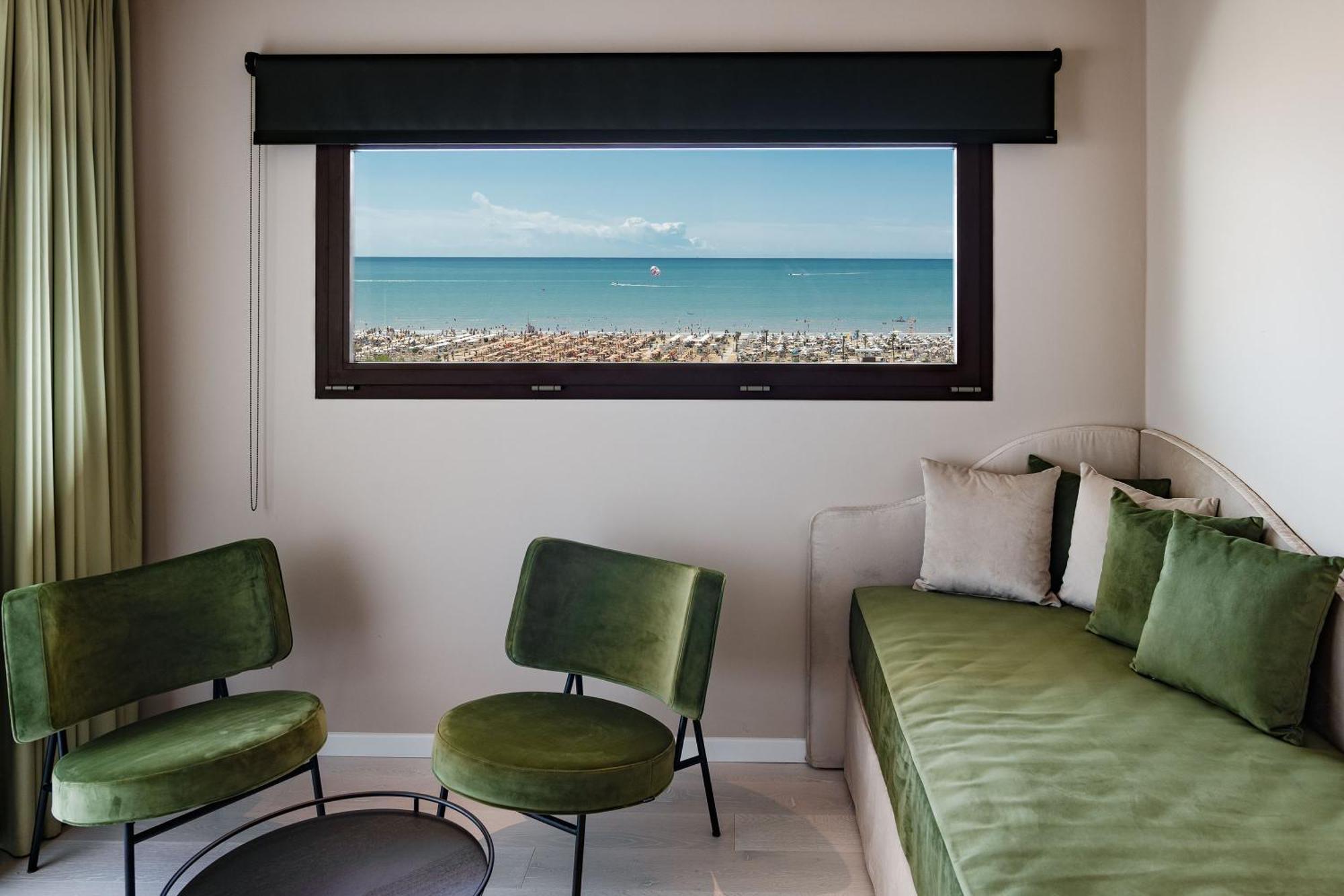 Savoy Beach Hotel & Thermal Spa Bibione Ngoại thất bức ảnh A window with a view of the sea