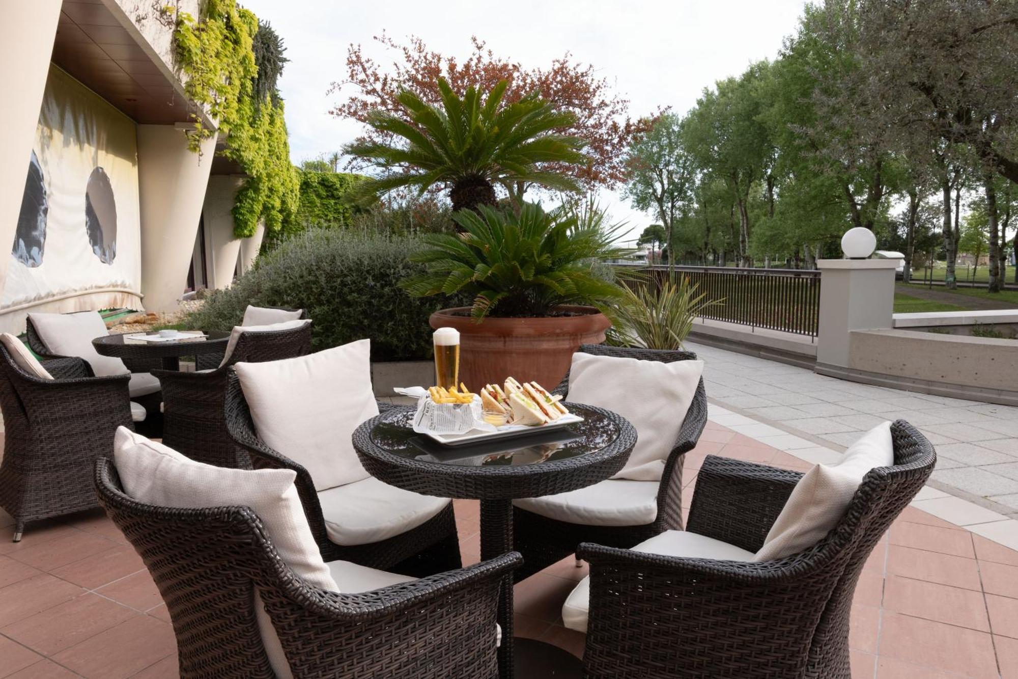 Savoy Beach Hotel & Thermal Spa Bibione Ngoại thất bức ảnh The Terrace
