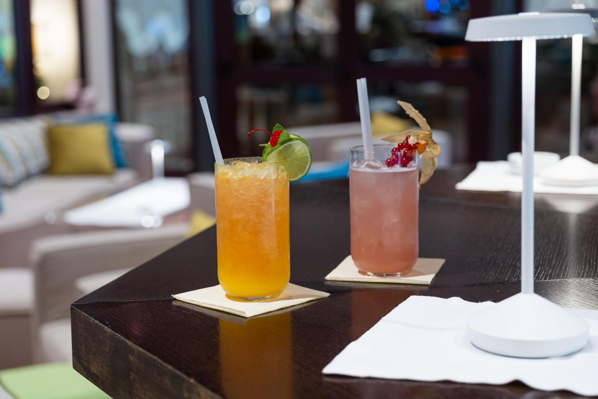 Savoy Beach Hotel & Thermal Spa Bibione Ngoại thất bức ảnh Cocktails at the bar