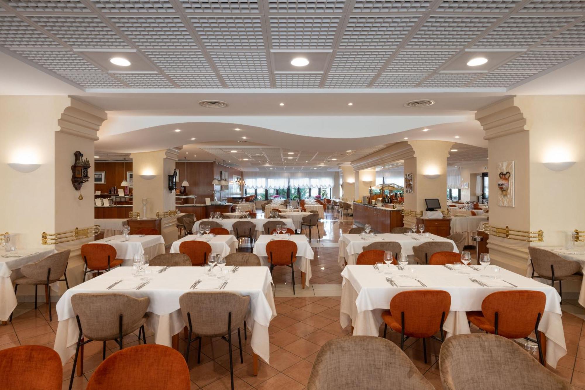Savoy Beach Hotel & Thermal Spa Bibione Ngoại thất bức ảnh The dining room