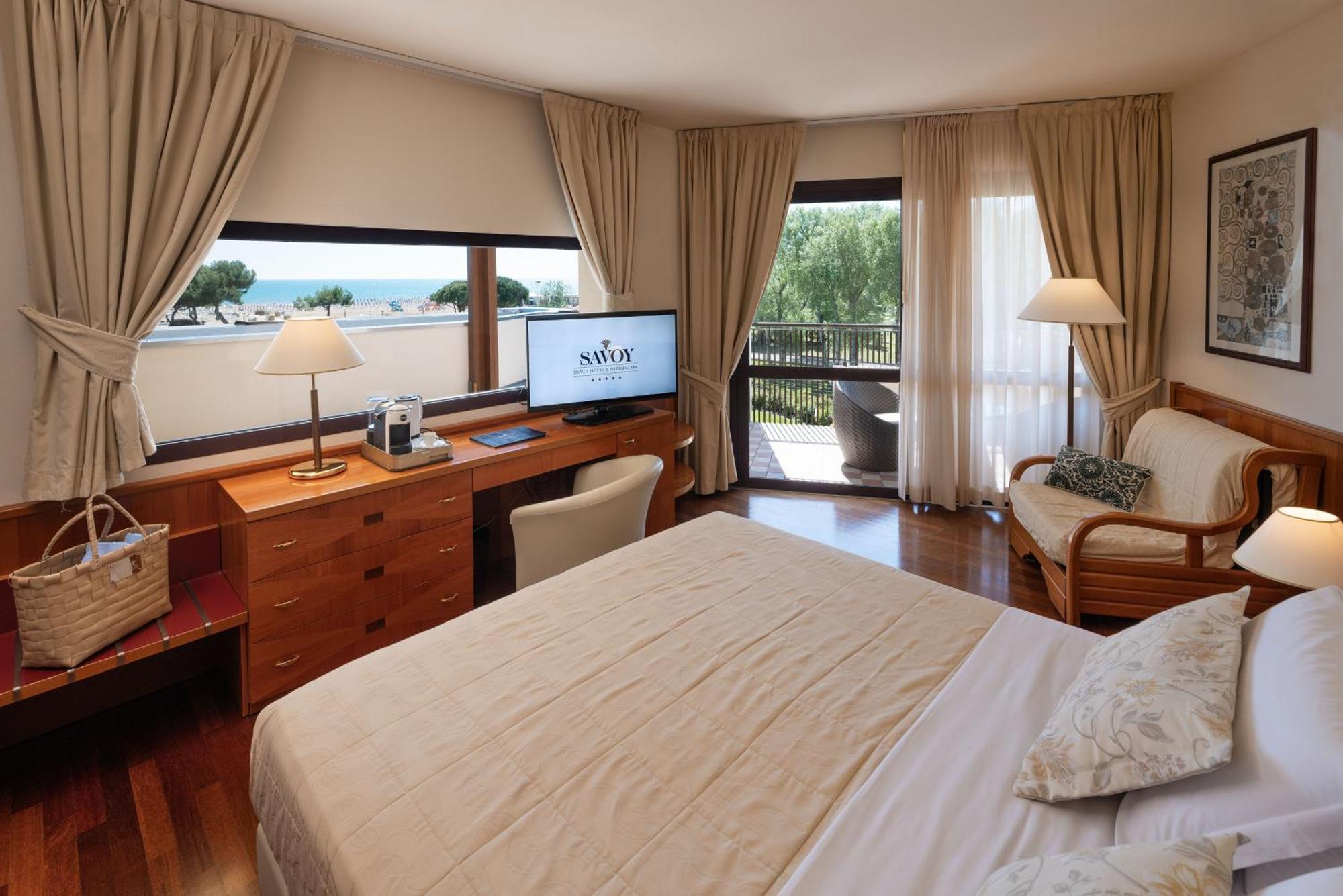 Savoy Beach Hotel & Thermal Spa Bibione Ngoại thất bức ảnh A room at the hotel