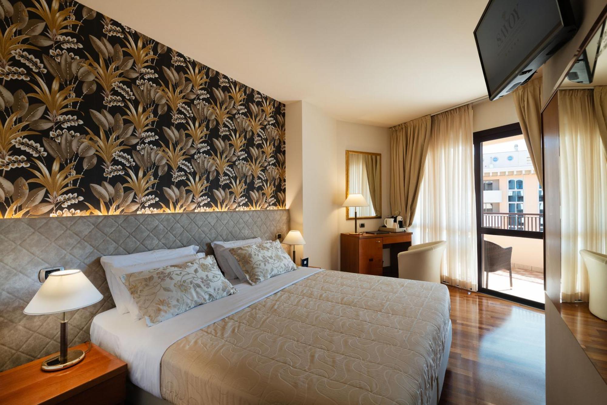 Savoy Beach Hotel & Thermal Spa Bibione Ngoại thất bức ảnh A room at the hotel