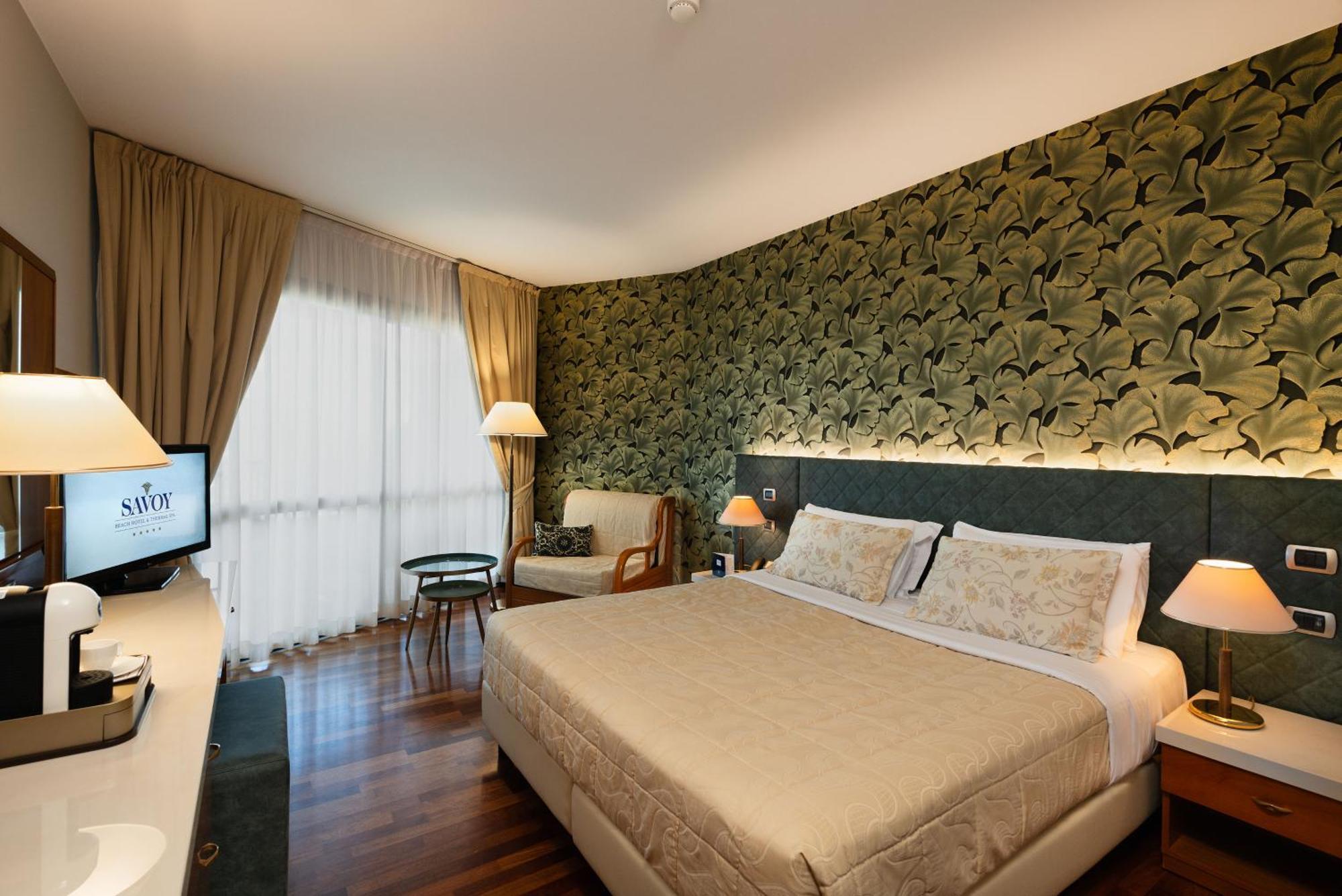 Savoy Beach Hotel & Thermal Spa Bibione Ngoại thất bức ảnh A room at the hotel