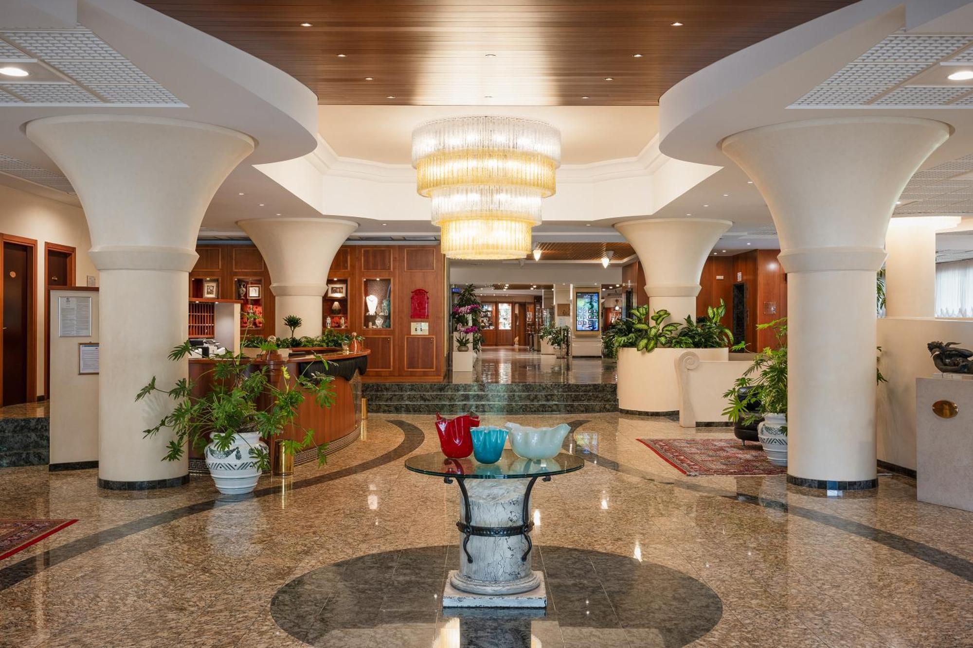 Savoy Beach Hotel & Thermal Spa Bibione Ngoại thất bức ảnh Lobby