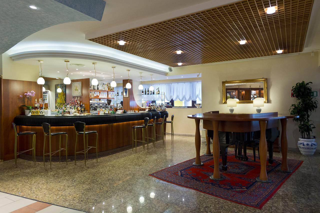 Savoy Beach Hotel & Thermal Spa Bibione Ngoại thất bức ảnh The lounge at the airport